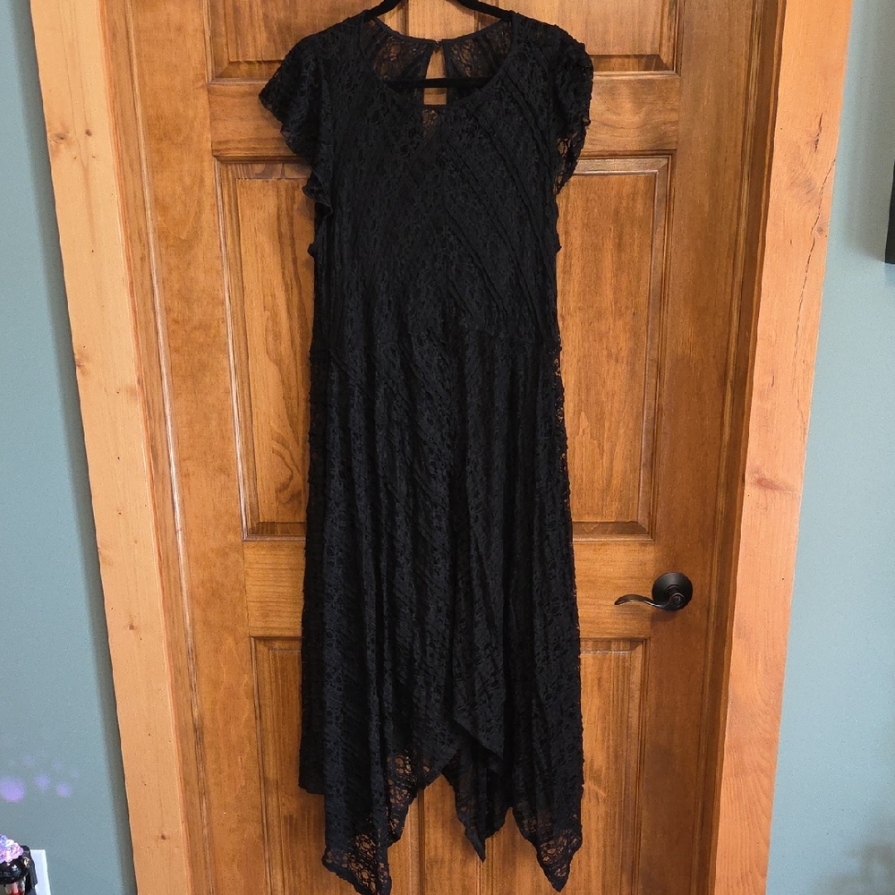 NWT Torrid Black Asymmetrical Lace Dress Size 2